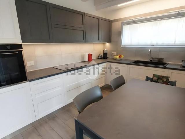 Appartamento in vendita di 82 m² in Via Francesco Baracca, 1