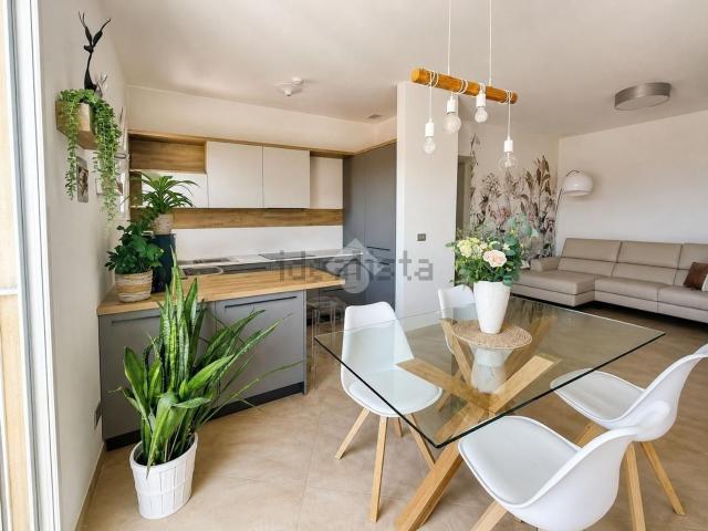 Appartamento in vendita di 82 m² in Via G. Cesare, 36