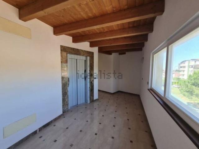 Appartamento in vendita di 82 m² in Via G. Cesare, 36