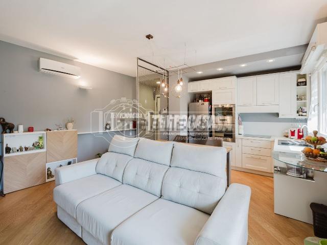 Appartamento in vendita di 82 m² in Via M. Biagi