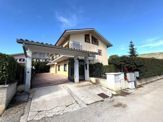 Appartamento in vendita di 87 m² in Via della Scuola, 15
