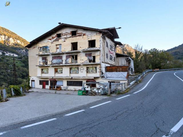 Appartamento in vendita di 841 m² in Via Gressoney, 41