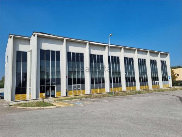 Appartamento in vendita di 846 m² in Via Montanara, 36