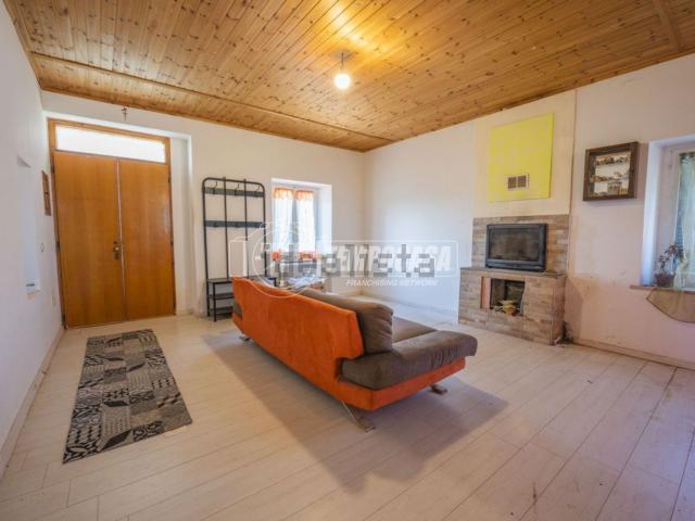 Appartamento in vendita di 84 m² in Contrada Colle Sant&apos Isidoro, 8