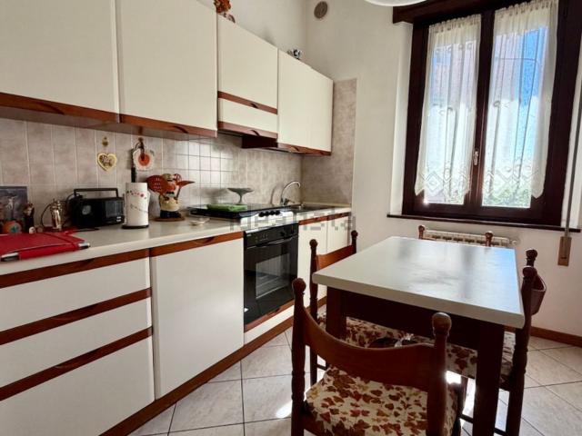 Appartamento in vendita di 84 m² in Via Ugo Foscolo, 1