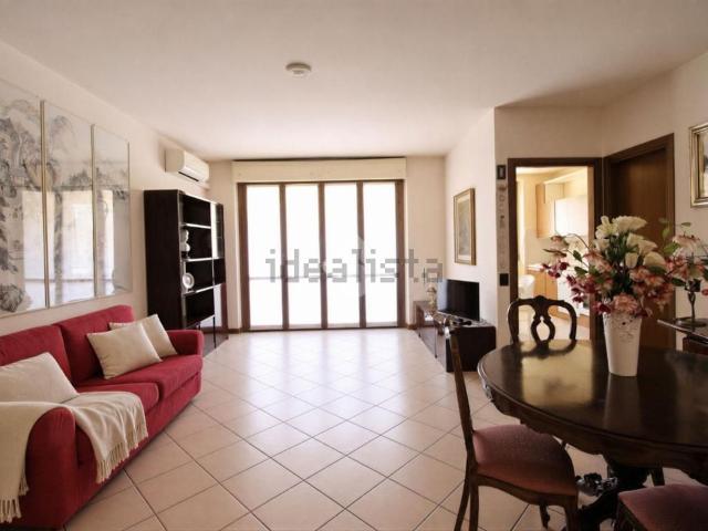 Appartamento in vendita di 84 m² in Via Ugo Merlini, 7