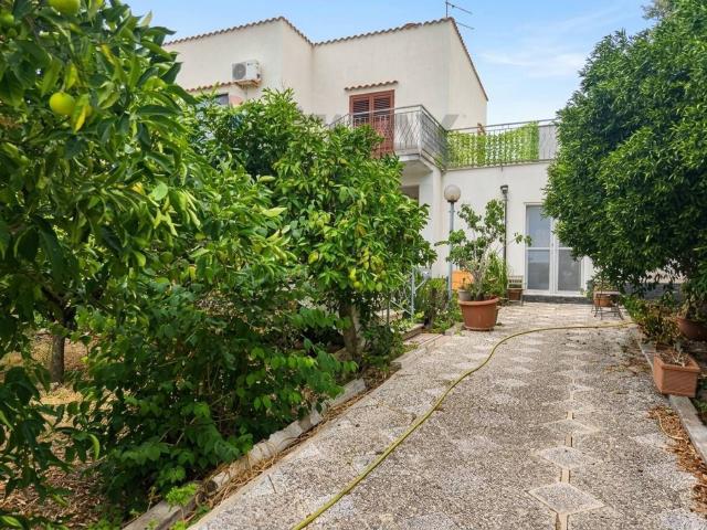 Appartamento in vendita di 84 m² in Via Vincenzo Badalucco, 40