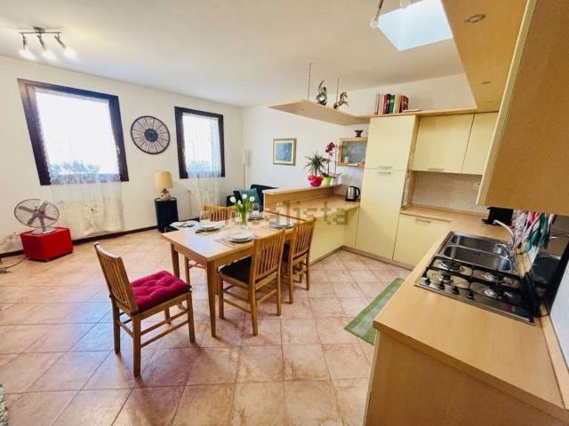 Appartamento in vendita di 84 m² in Via A. Canova