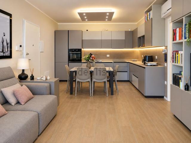 Appartamento in vendita di 84 m² in Via del Centenario, 54