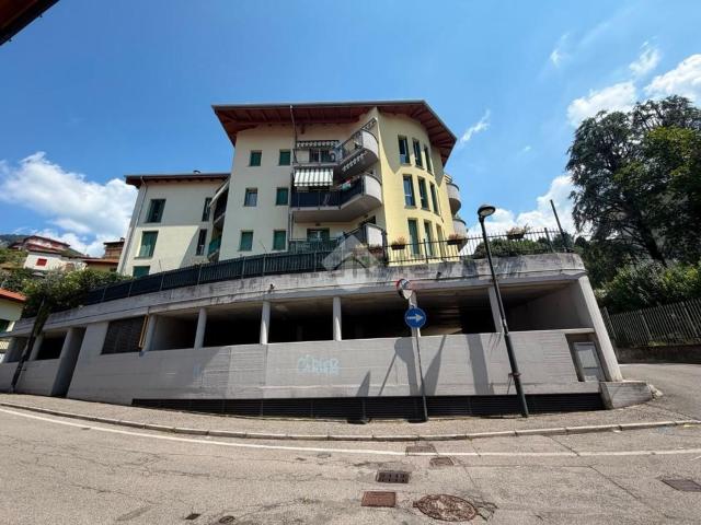 Appartamento in vendita di 84 m² in Via Fratelli Calvi, 41