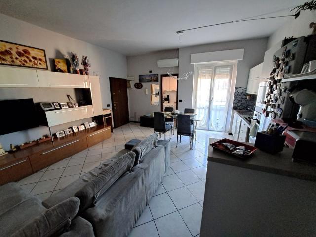 Appartamento in vendita di 84 m² in Via Lainate, 48