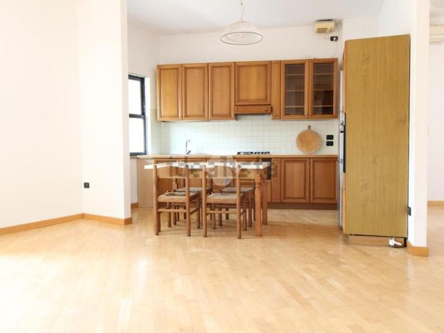 Appartamento in vendita di 84 m² in Via Livio Zambeccari, 33