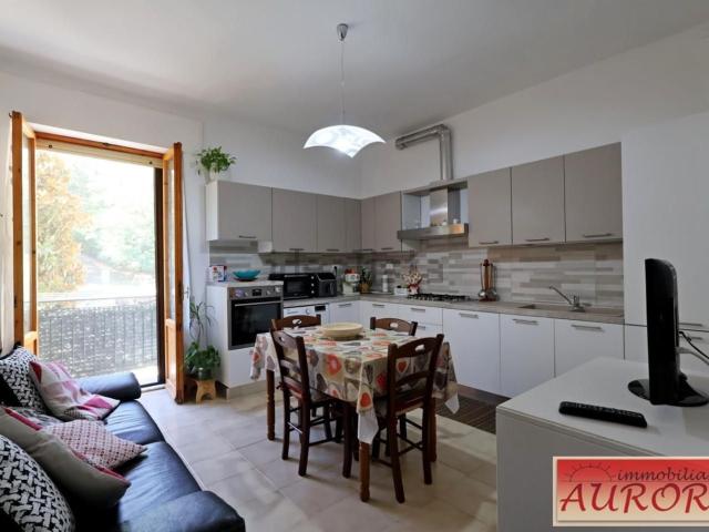 Appartamento in vendita di 84 m² in Via Nino Bixio, 53036