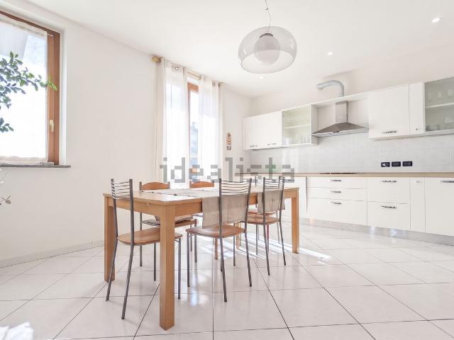 Appartamento in vendita di 84 m² in Via Sant&apos Ambrogio, 4