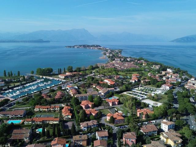Appartamento in vendita di 84 m² in Via Sirmioncino, 2