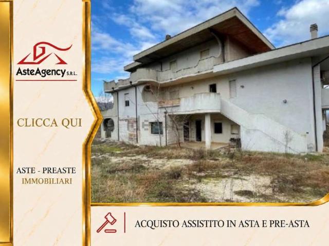 Appartamento in vendita di 853 m² in Contrada Colli, 1