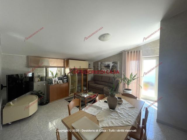 Appartamento in vendita di 85 m² in Contrada Schino, 28