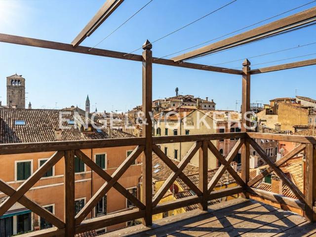Appartamento in vendita di 85 m² in Fondamenta de Ca&apos  Pesaro