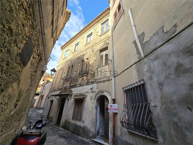 Appartamento in vendita di 85 m² in Vico III Gradoni Porta Marina, 1