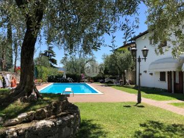Appartamento in vendita di 85 m² in Via Trento, 86