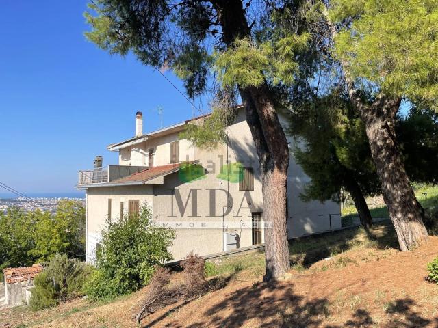 Appartamento in vendita di 85 m² in Via Truentina, 30
