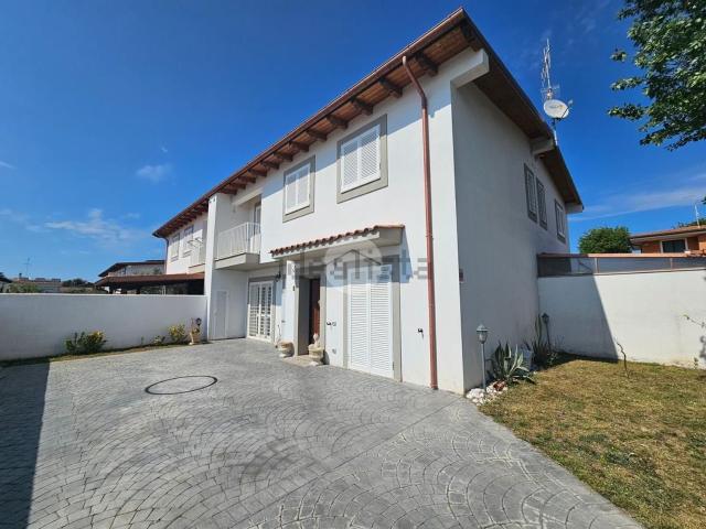 Appartamento in vendita di 85 m² in Via Ugo Foscolo