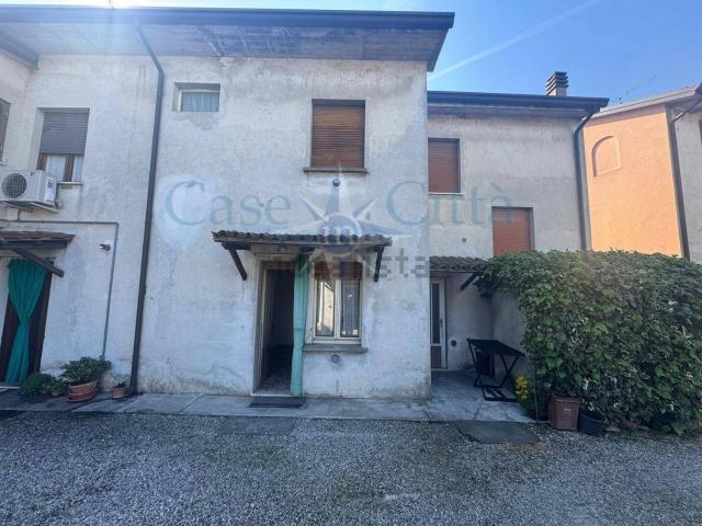 Appartamento in vendita di 85 m² in Piazza B. Pezzati Anna