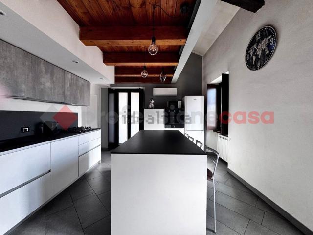 Appartamento in vendita di 85 m² in Via Arona