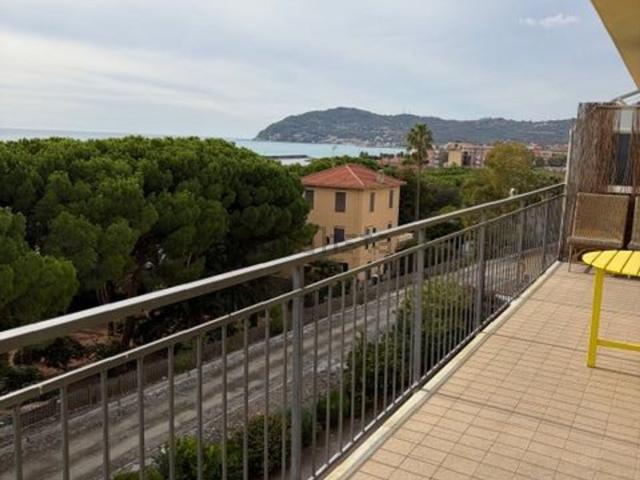 Appartamento in vendita di 85 m² in Via Aurelia, 49