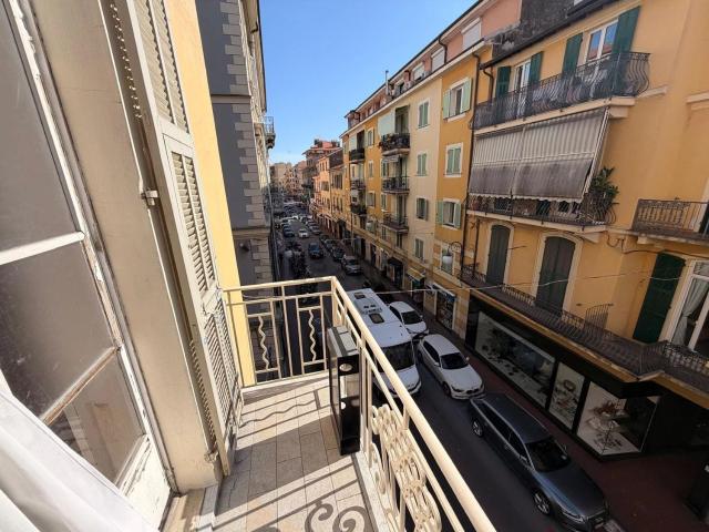 Appartamento in vendita di 85 m² in Via Cavour, 29