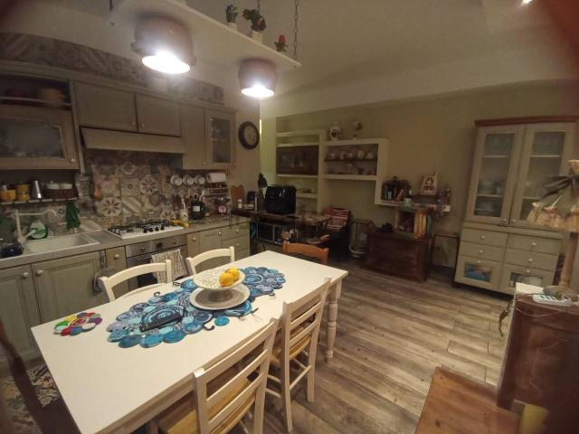Appartamento in vendita di 85 m² in Via Emilia, 57