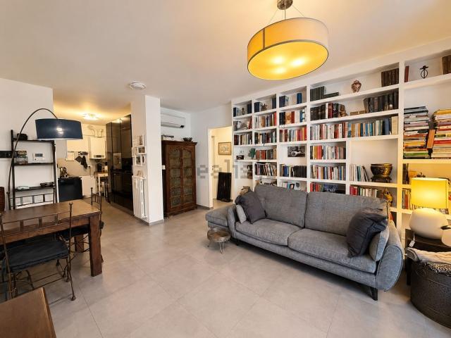 Appartamento in vendita di 85 m² in Via Emilia, 5