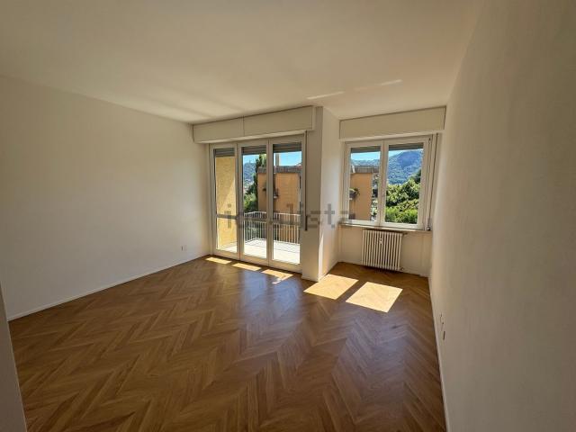 Appartamento in vendita di 85 m² in Via Francesco Crispi, 45