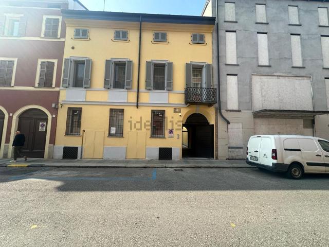 Appartamento in vendita di 85 m² in Via Geremia Bonomelli, 33