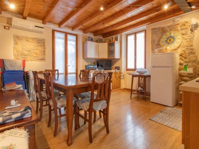 Appartamento in vendita di 85 m² in Via Giacomo Leopardi