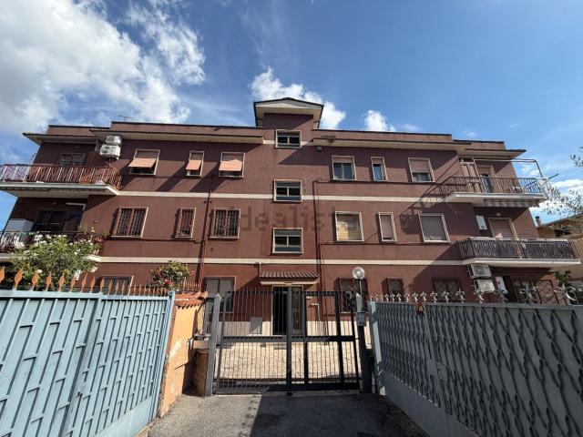 Appartamento in vendita di 85 m² in Via Leopoldo Micucci, 181
