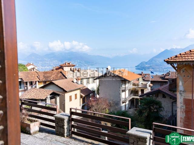 Appartamento in vendita di 85 m² in Via per Magognino, 10