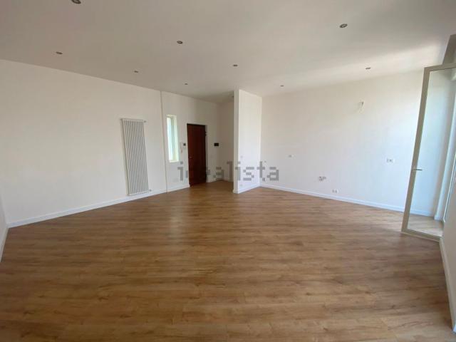 Appartamento in vendita di 85 m² in Via Regina, 57