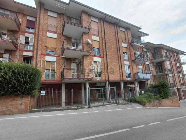 Appartamento in vendita di 85 m² in Via Leopoldo Cassese, 12