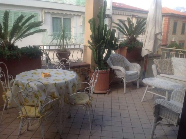 Appartamento in vendita di 86 m² in Via Ugo Foscolo