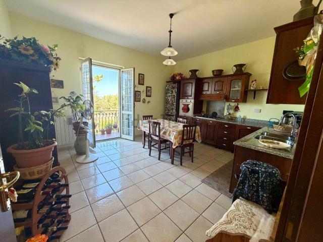 Appartamento in vendita di 86 m² in Via Cesa di Loreto