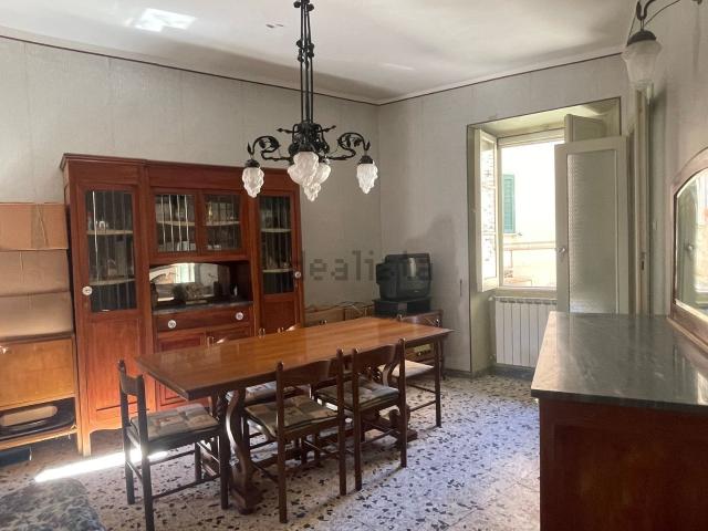 Appartamento in vendita di 86 m² in Via Francesco Petrarca, 2