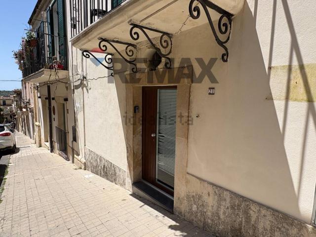 Appartamento in vendita di 86 m² in Via Giordano Bruno, 21