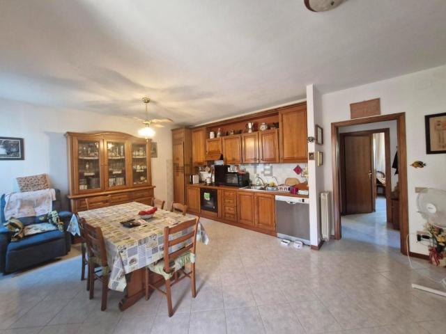 Appartamento in vendita di 86 m² in Via Pier Santi Mattarella