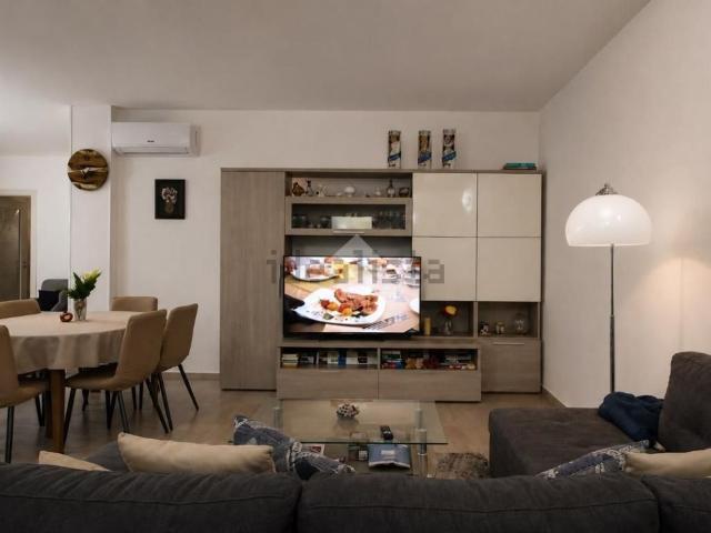 Appartamento in vendita di 86 m² in Viale Giuseppe Grassi, 140