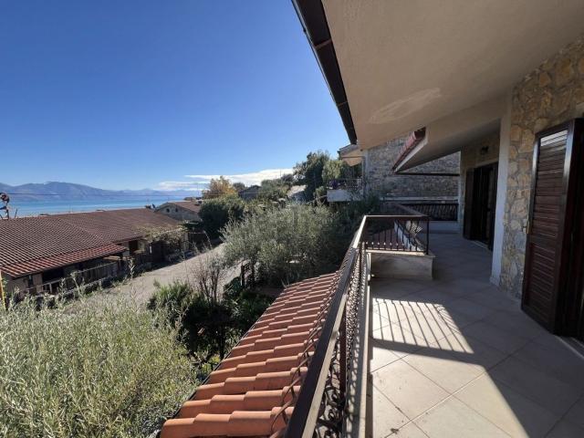 Appartamento in vendita di 86 m² in Viale Scidros