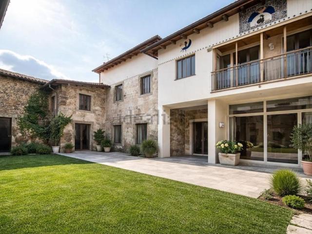 Appartamento in vendita di 880 m² in Via Raffaello Sanzio, 1