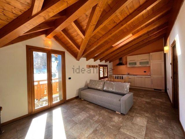 Appartamento in vendita di 88 m² in Via Cantoniera
