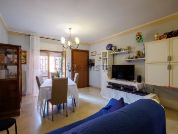 Appartamento in vendita di 88 m² in Via San Floro, 10