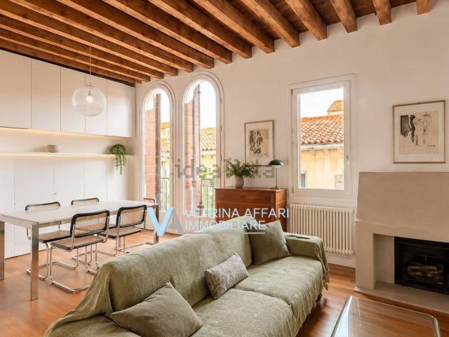 Appartamento in vendita di 89 m² in Sestiere Dorsoduro, 3800